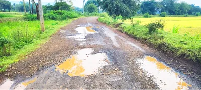 कर्ले बेळवट्टी कावळेवाडी रस्त्यांचे डांबरीकरण कधी 