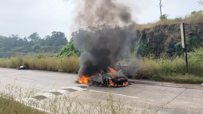 भोस्ते घाटात बर्निंग कारचा थरार