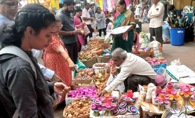 दिवाळीच्या खरेदीसाठी बाजारपेठेत गर्दी