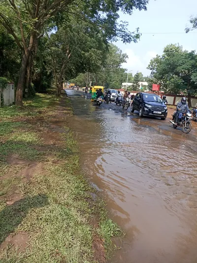 कॅम्प परिसरात पाण्याचा अपव्यय