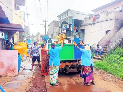 अखेर बंद असलेली कचरा गाडी हलगा गावात पुन्हा सुरू