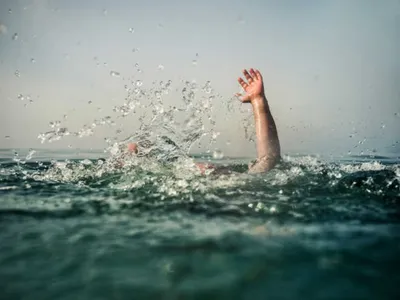 ratnagiri breaking   ४ तरुणांचा पाण्यात बुडून मृत्यू   खालापूर पोखरवाडीतील घटना