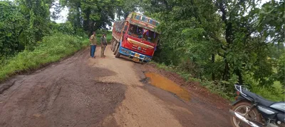 जांबोटी खानापूर राज्य महामार्गावरील वाहतूक कोलमडली