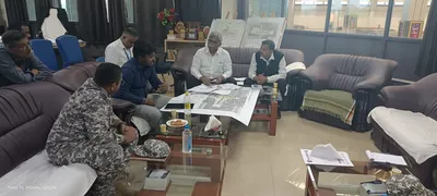 विमानतळ विस्तारीकरणाचा जिल्हा प्रशासनाकडून आढावा