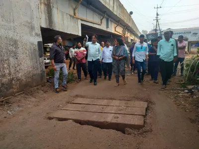 फुलबाग गल्ली  फोर्ट रोड येथील रस्त्यांची डागडुजी करा