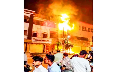 हैदराबादमध्ये आगीत नऊ जणांचा मृत्यू