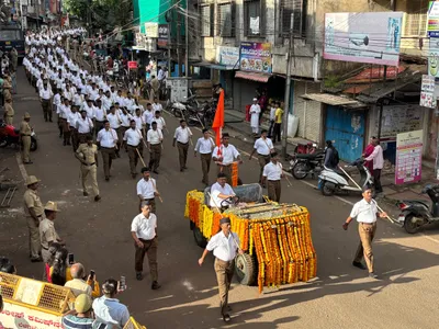 शहरात राष्ट्रीय स्वयंसेवक संघाचे शिस्तबद्ध पथसंचलन