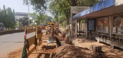 रस्ताकाम पूर्ण  त्यानंतर पुन्हा खोदाई 