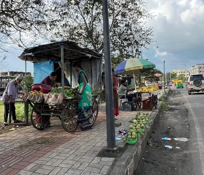 बाजारपेठेतील रस्ते अडकले अतिक्रमणांच्या विळख्यात