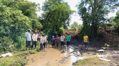 कंग्राळी खुर्द येथील शेतकऱ्यांनी  श्रमदानातून तयार केला बंधारा