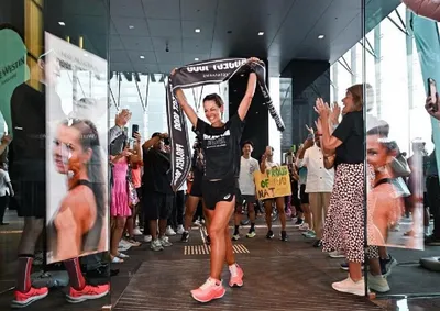 सिंगापूर ते थायलंडपर्यंत धावणारी महिला