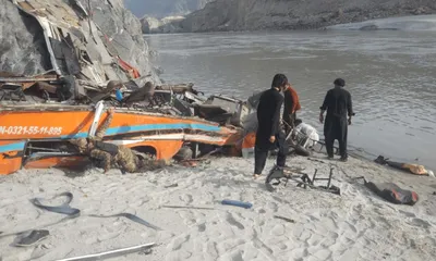 पाकिस्तानात बस अपघातात 20 ठार