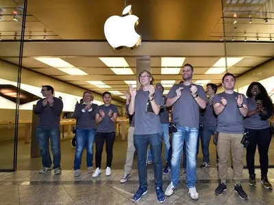आयफोन निर्मात्या अॅपलकडून कर्मचारी कपात