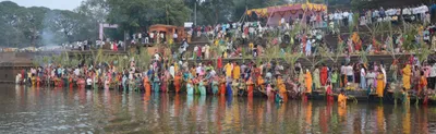 बिहार  यूपीवासीयांचे मावळतीच्या सूर्याला नमन