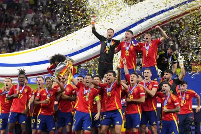 स्पेनला युरो चषक  इंग्लंडवर 2 1 ने मात