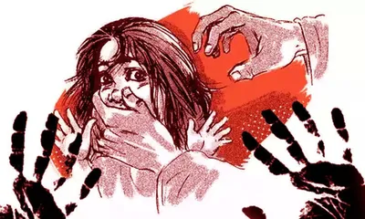 बेंगळुरच्या तुमकुरमध्ये अल्पवयीन मुलीवर सामूहिक बलात्कार  तिघांना अटक