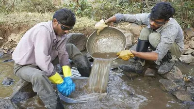 नदीत लोकांना मिळतात हिरे