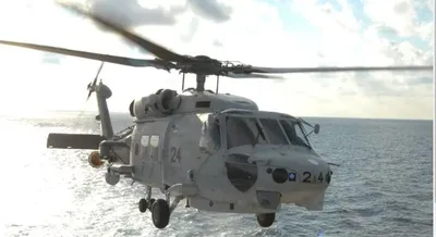 जपानी नौदलाची दोन हेलिकॉप्टर्स कोसळली