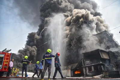 नवी मुंबईतील केमिकल प्लांटला आग  दोन कारखाने जळून खाक  काहीही दुखापत नाही