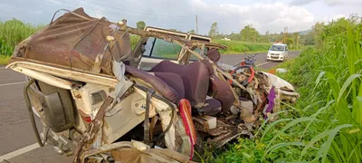 kolhapur breaking   ट्रक बोलेरो धडकेत सोळांकुरचे तिघे तरुण जागीच ठार चौघे  तरुण गंभीर जखमी