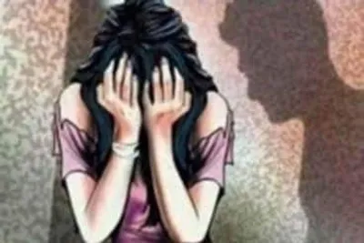 kolhapur breaking   गडहिंग्लजमध्ये कॅफेत अल्पवयीन मुलीवर बलात्कार   