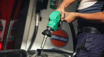 पेट्रोल डिझेल आजपासून 2 रुपयांनी स्वस्त  लोकसभा निवडणुकीपूर्वी केंद्र सरकारकडून दरकपात