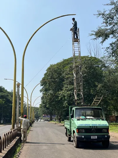 कॅन्टोन्मेंटकडून पथदिपांची दुरुस्ती