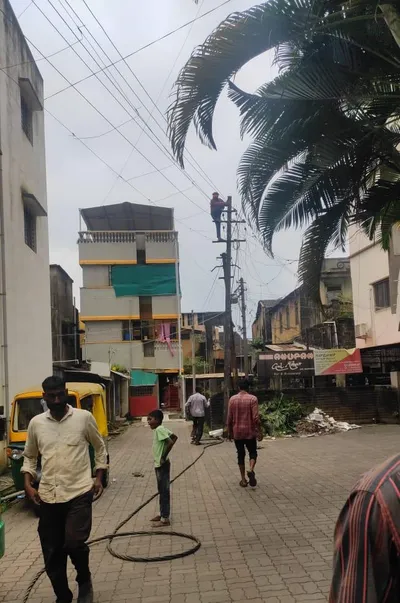 शहराच्या विविध भागात हेस्कॉमकडून वीज समस्या निवारणाचे काम